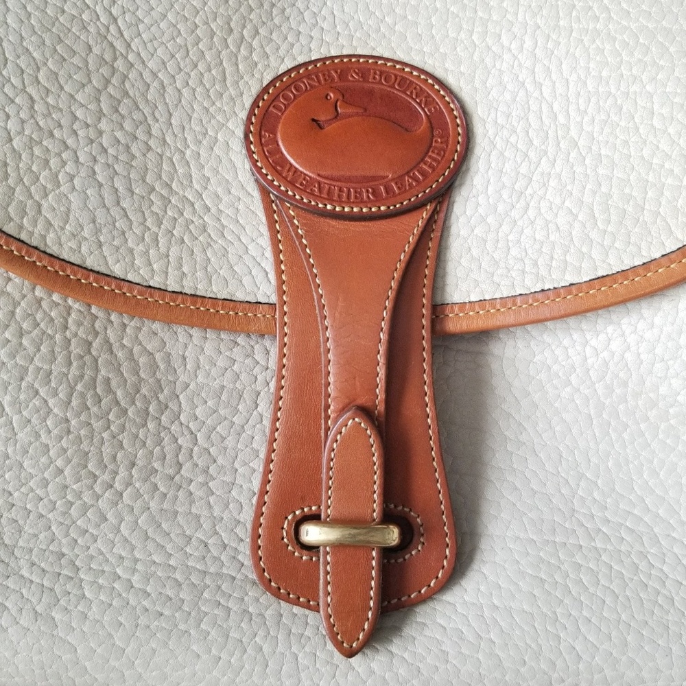 Dooney & Bourkey All Weather Bone Tan Leather Medium Essex Cross Shoulder Bag - Picture 13 of 16